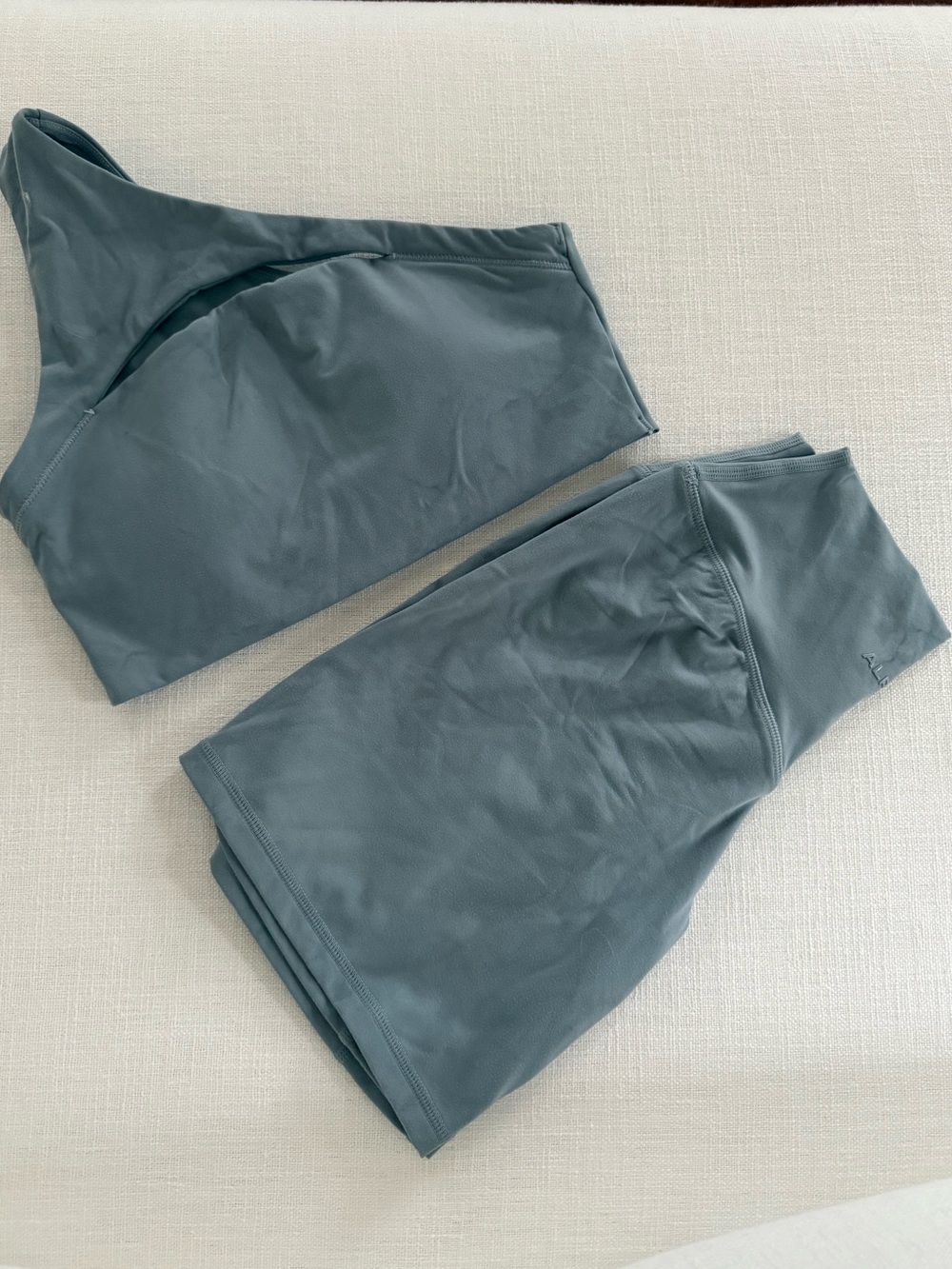 Alphalete Alphalux Asymmetrical Bra & Alphalux Wonder Short 6” | washed denim